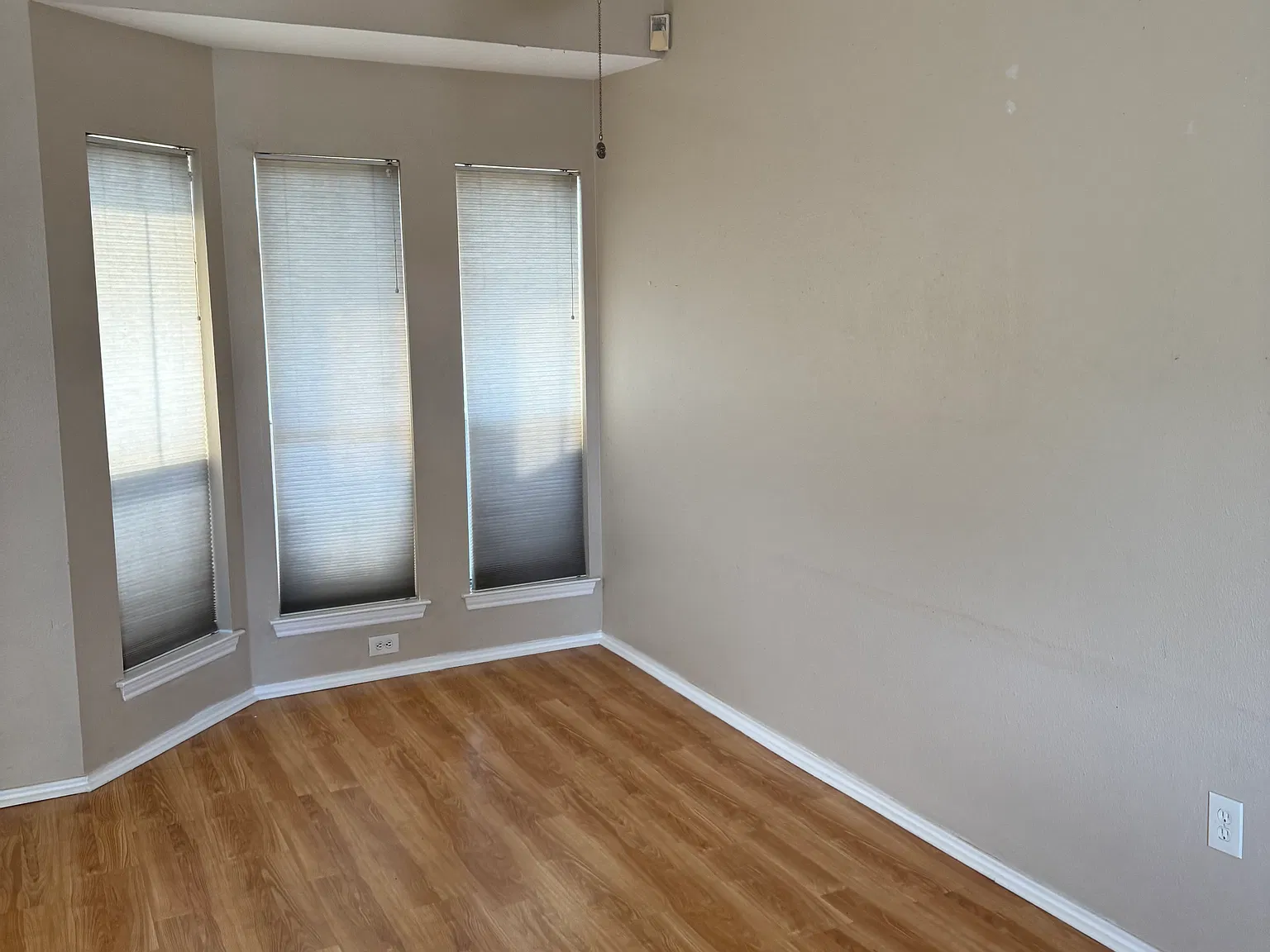 2 bed, 858 sqft, $1,750 — Photo 2