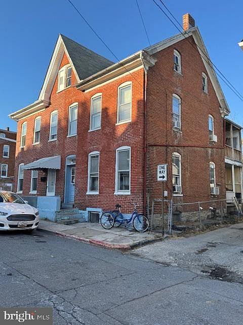 2nd image of 112 Elm St