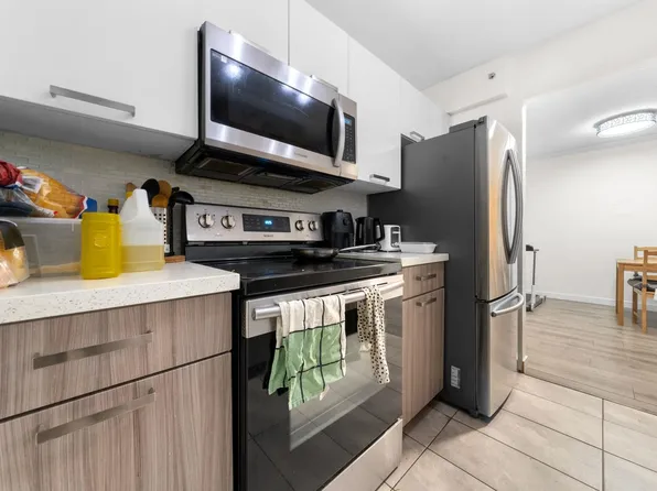 3624 Fraser St #306, Vancouver, BC V5V 4C8