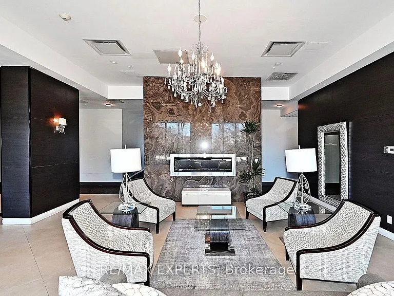 11611 Yonge St #227 — Photo 3