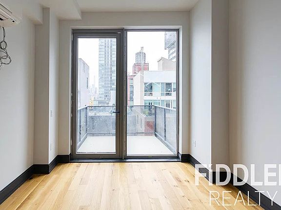 4th image of 42-22 27th St #1105