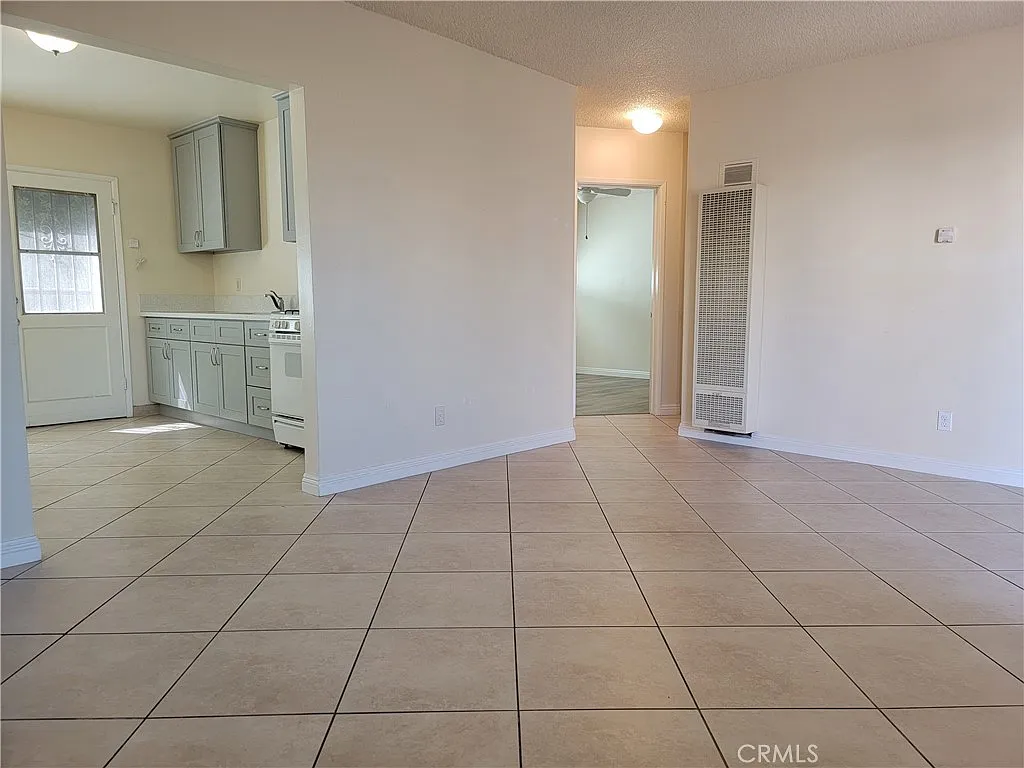 2 bed, 800 sqft, $2,500 — Photo 3