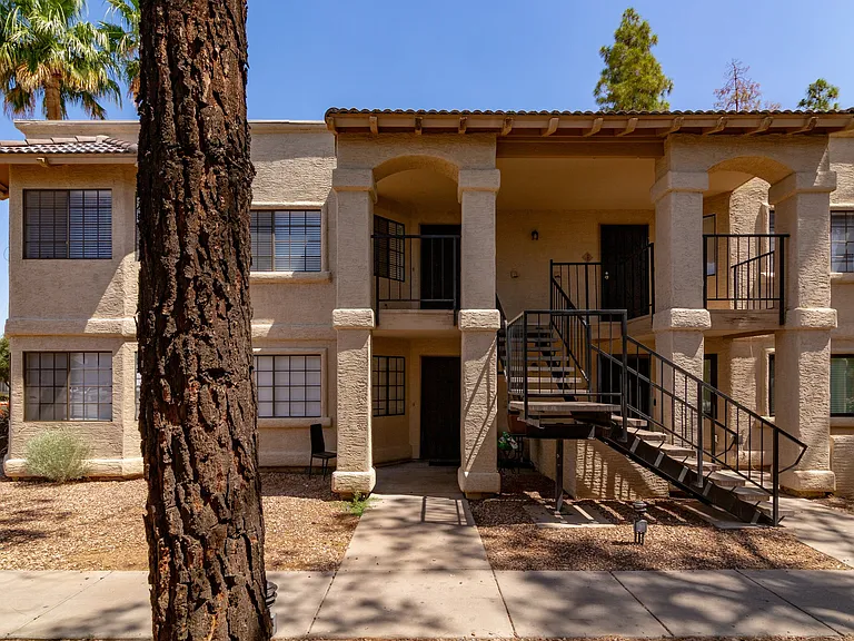 925 S Longmore #201 — Photo 1