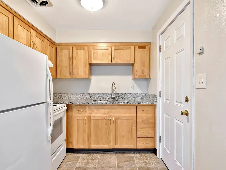 Eastside 1 — Photo 3