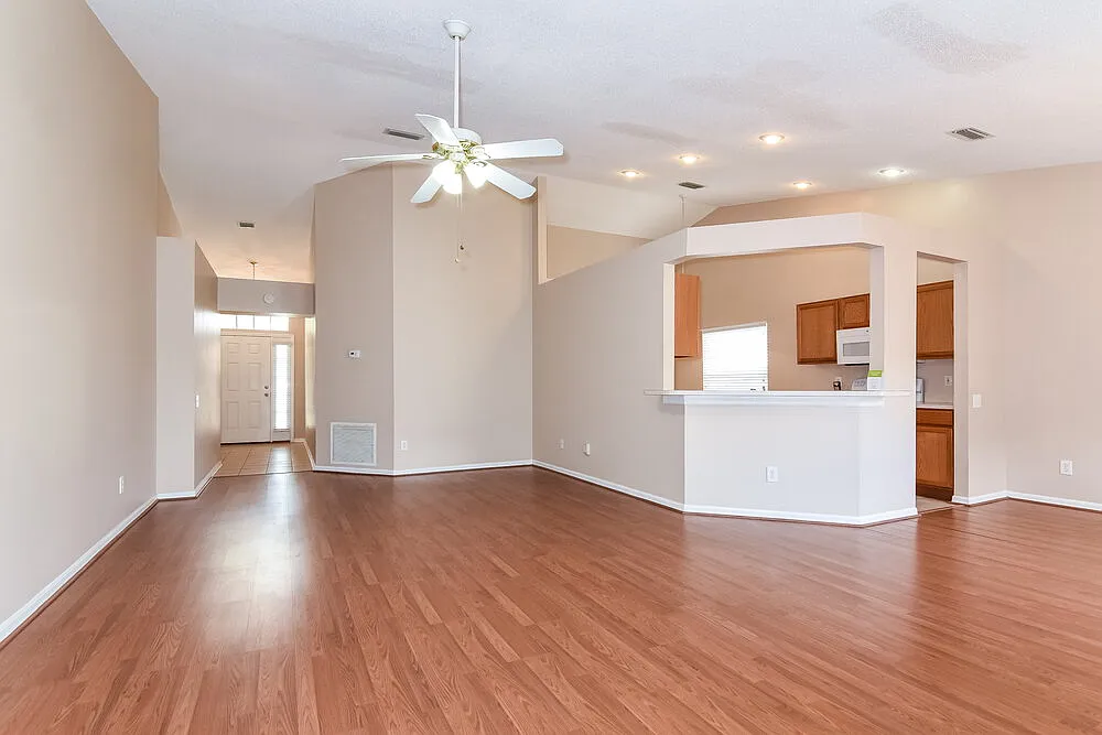 3 bed, 2.0 bath, 1503 sqft, $2,390 — Photo 3