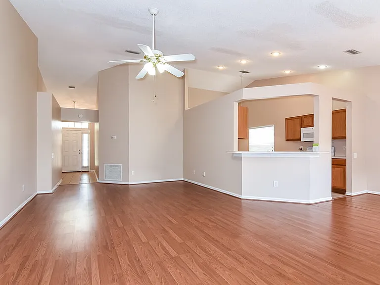 12614 Midpointe Dr — Photo 3