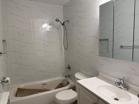 4th image of 61-52 219th St Floor 3