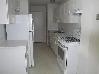 4th image of 50699 Jefferson Ave