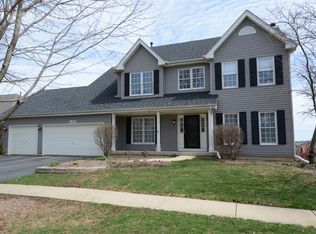 N727 E Curtis Sq, Geneva, IL 60134