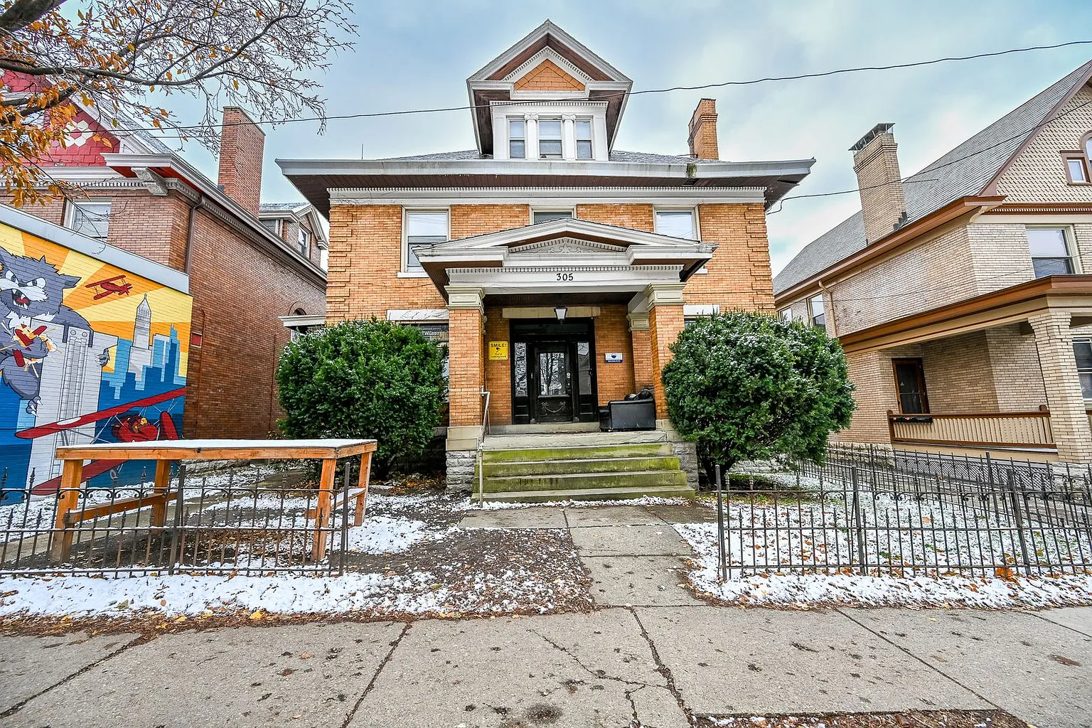 305 W McMillan St #1de7322c6 photo 1