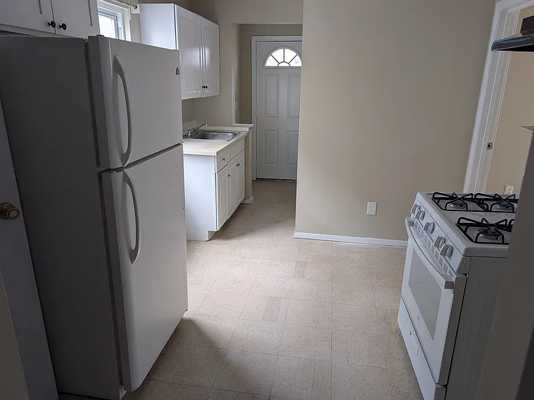 136 Duffy Ave — Photo 7
