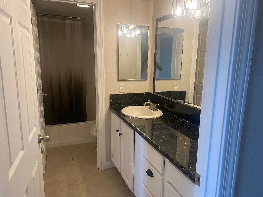 2 bed, 929 sqft, $1,495 — Photo 4