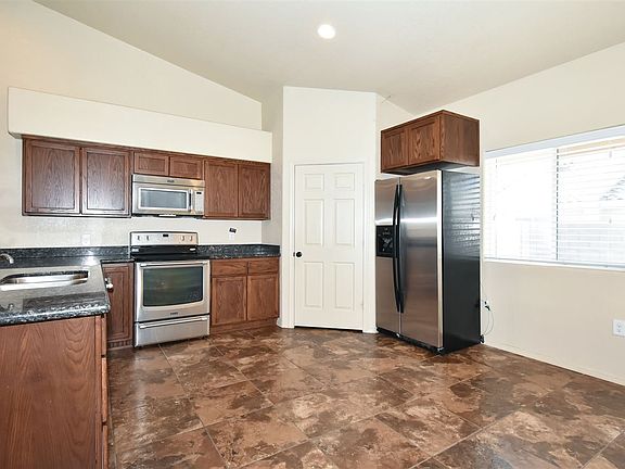5th image of 3178 S Todd Ave
