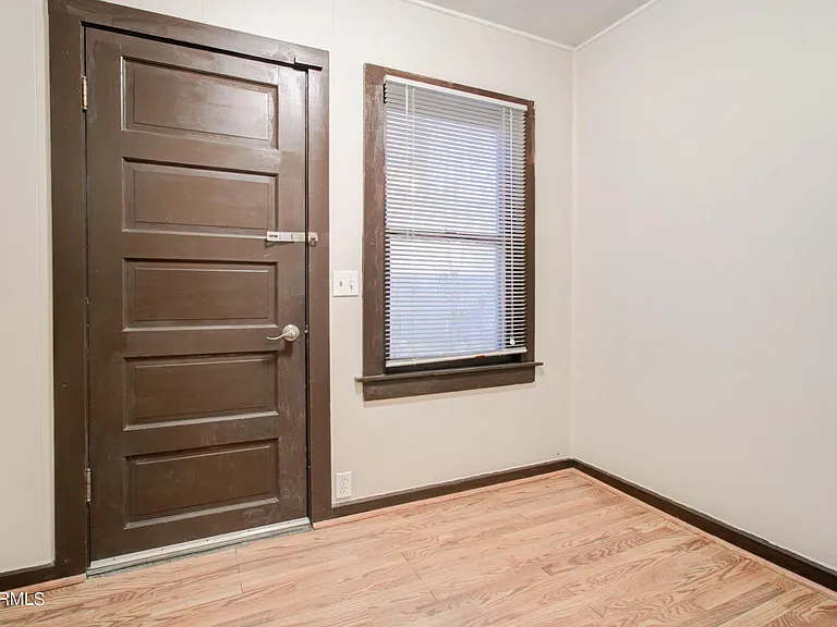 385 S Broad St — Photo 35