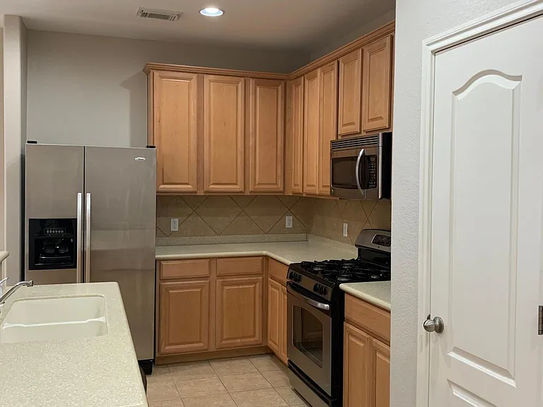 2044 Amur Dr — Photo 6