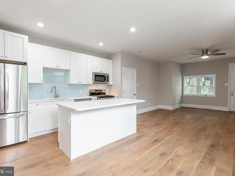 200 Maple St #1 — Photo 5