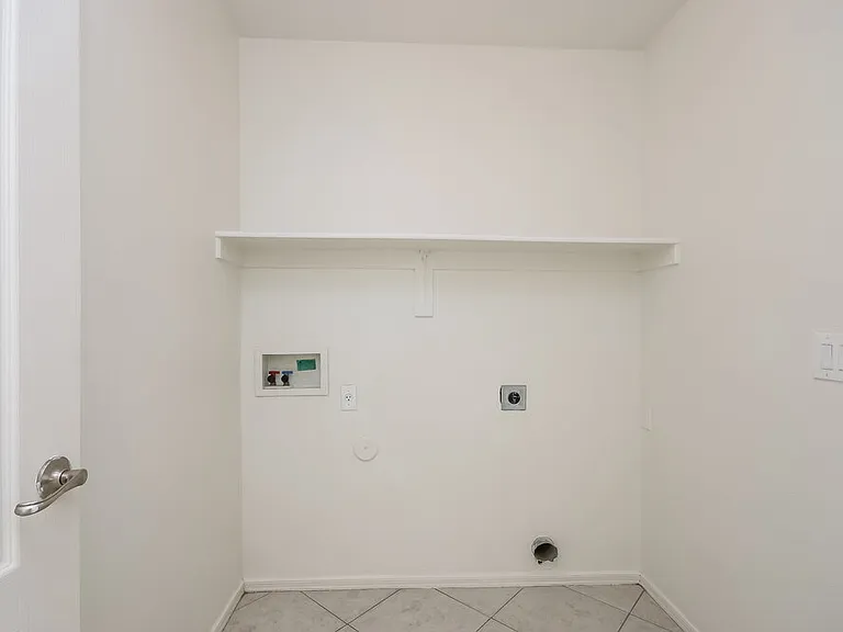 1713 S 82nd Ave — Photo 12