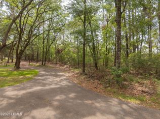 2 S Lake Point Dr, Beaufort, SC 29907