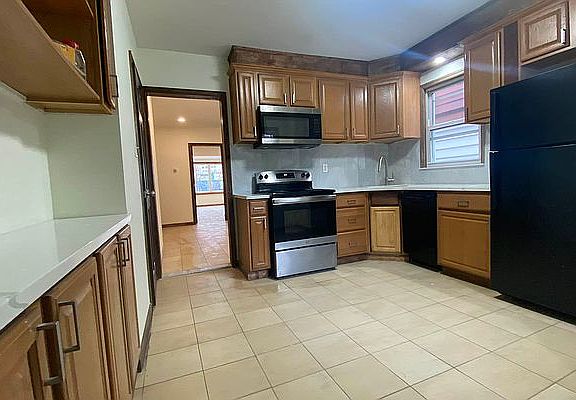3rd image of 5117 Van Loon St