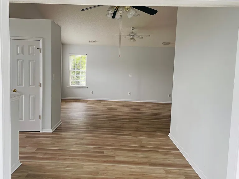 480 Saltaire Dr — Photo 12