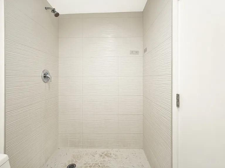 4 Sidonia Ave — Photo 10