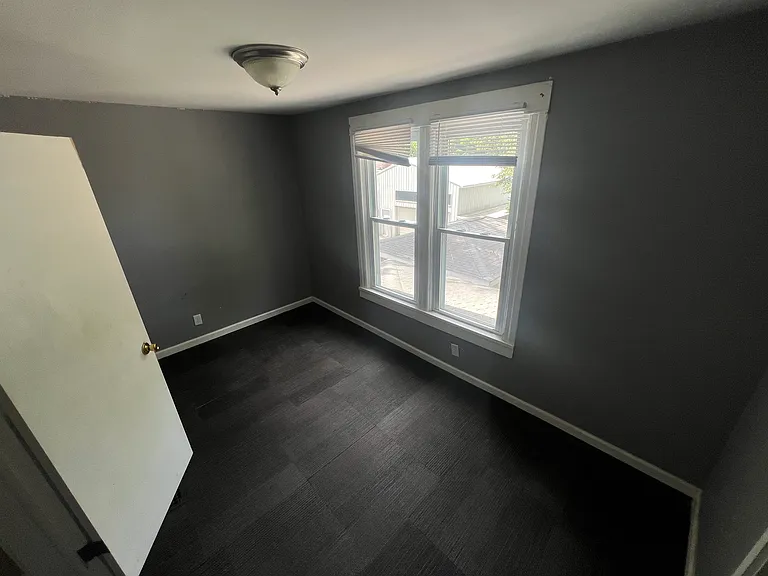 2233 S 10th St — Photo 5