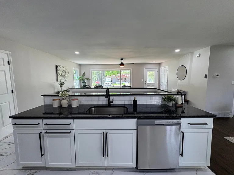 405 Cedar St NW — Photo 8