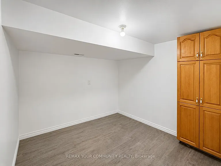 77 Beswick Dr #LOWER — Photo 9