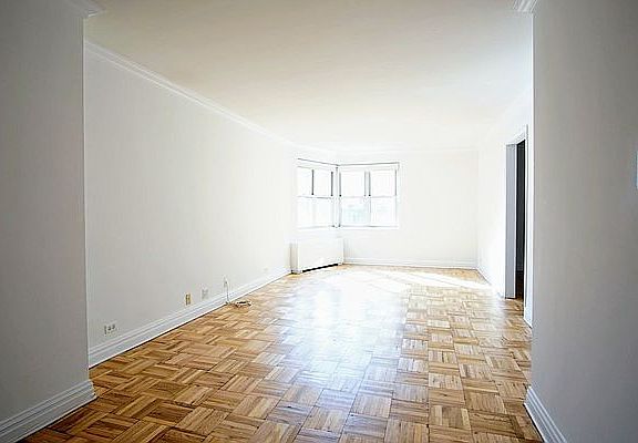 3rd image of 300 E 40th St APT 22L