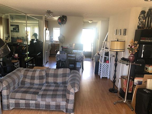 4th image of 384 Caribe Way