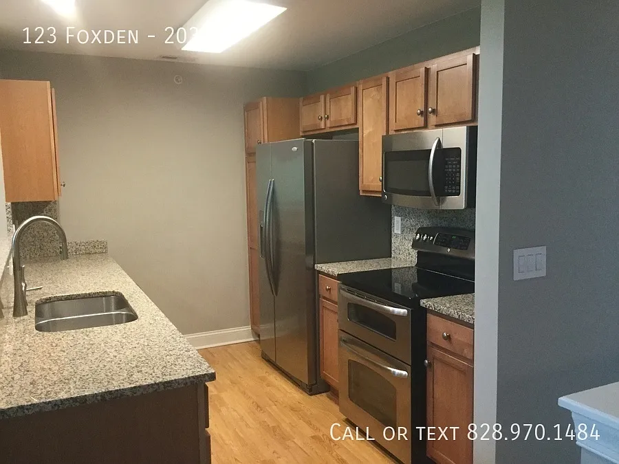 Amazing Townhouse in prime location!! — Photo 3