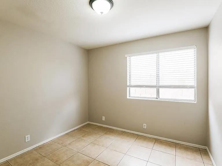 8745 W Tuckey Ln — Photo 12