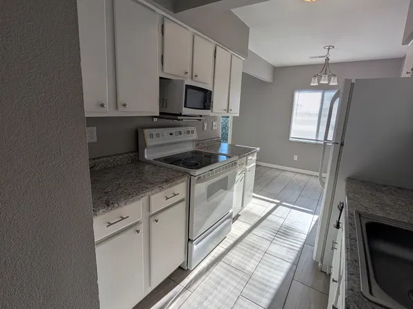 3618 SW Skyline Pkwy, Topeka, KS 66614