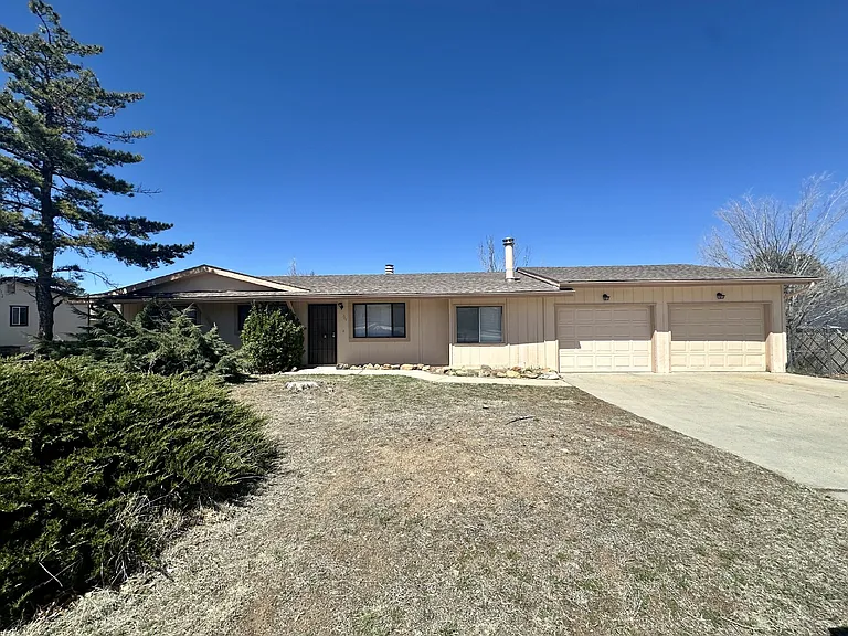 366 W Tamarack Ln — Photo 1