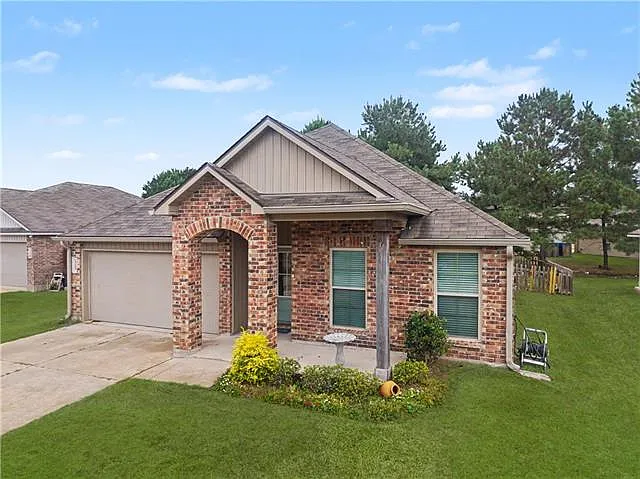 4 bed, 2.0 bath, 1562 sqft, $1,900 — Photo 3