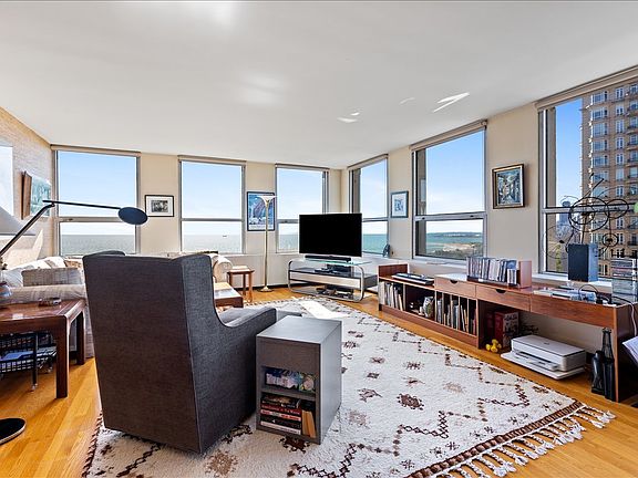 4th image of 2626 N Lakeview Ave APT 3308