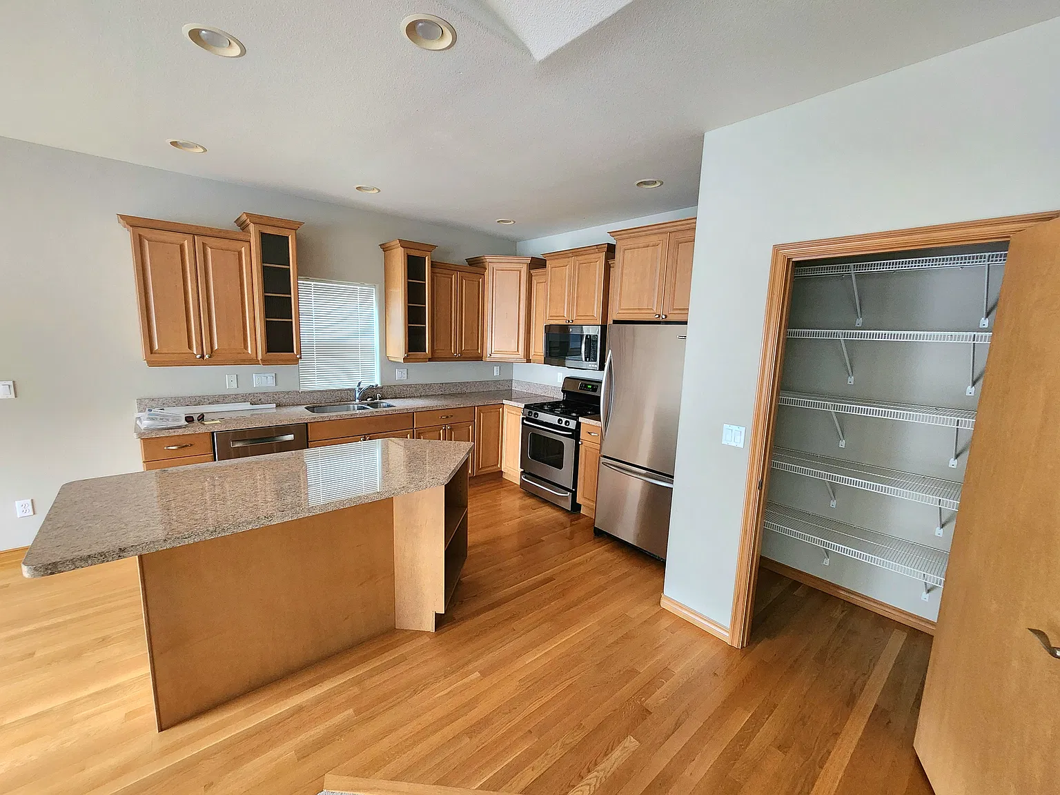3 bed, 1536 sqft, $2,800 — Photo 3