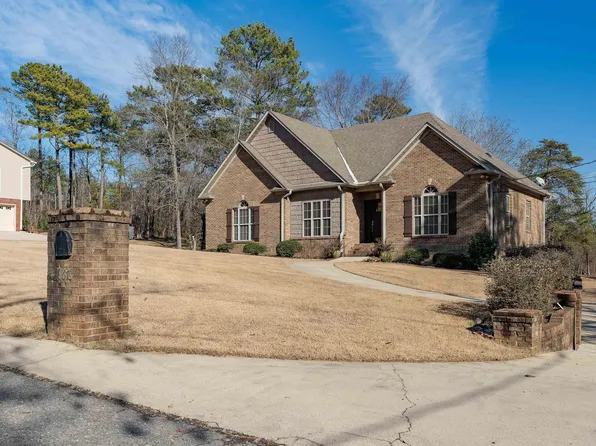 8678 Lake Dr, Bessemer, AL 35022