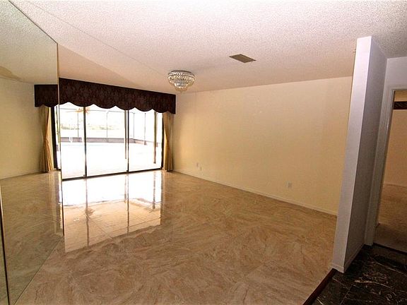 3rd image of 4020 Priory Cir