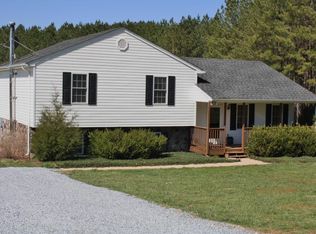 1932 Angel Pl, Huddleston, VA 24104