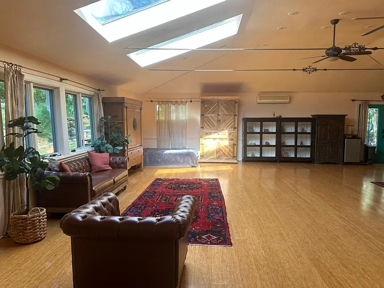2376 Old Topanga Canyon Rd — Photo 10