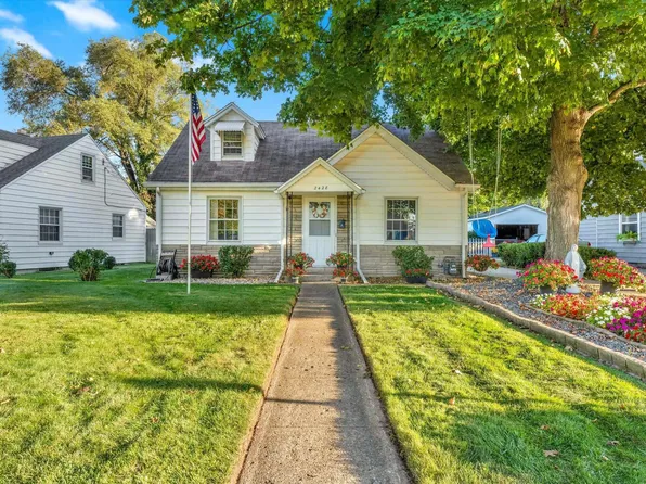 2428 Eisenhower Ave, South Bend, IN 46615