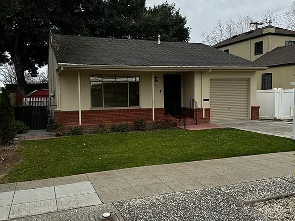 1010 Monterey St, Hollister, CA 95023