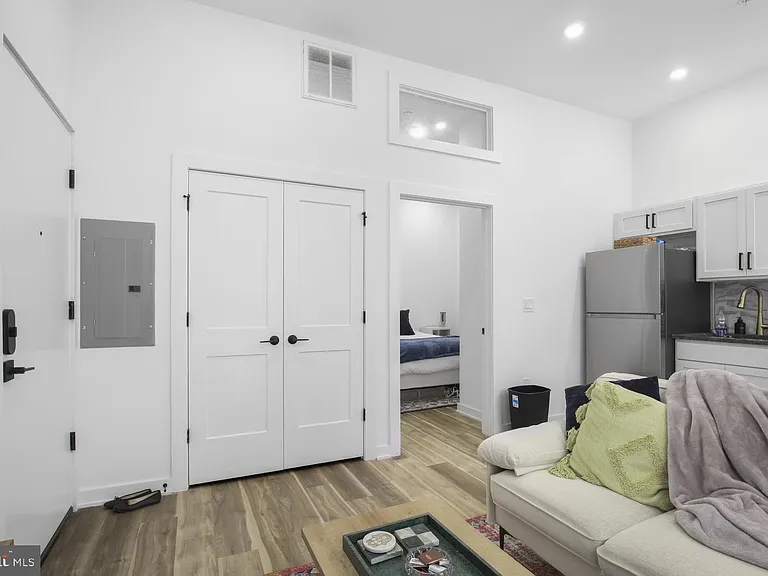 1415 Locust St #504 — Photo 4