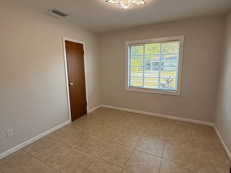 1355 Bradford Rd — Photo 12
