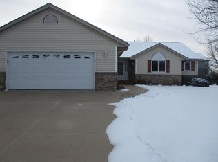 210 Prairie View Dr, Beaver Dam, WI 53916