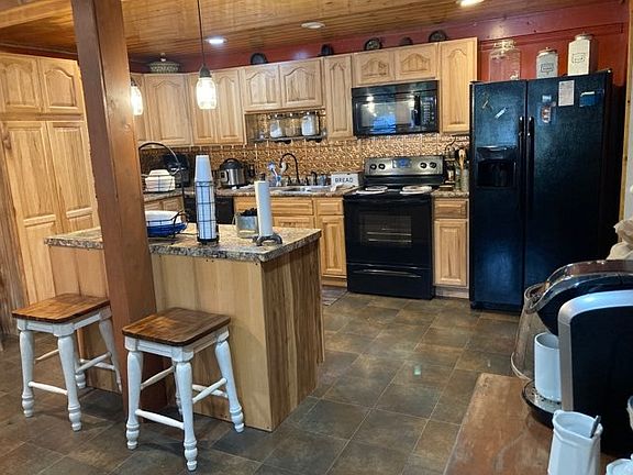 3rd image of 407 Whippoorwill Ln