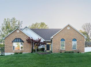 4 Grayson Ridge Dr, Washington, MO 63090