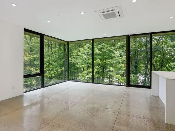 6135 Ridge Rd, Shorewood, MN 55331
