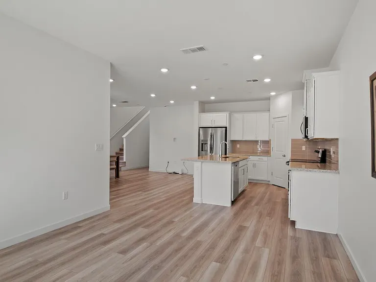 1586 Waterside Ln — Photo 14
